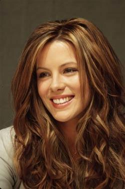 kate-beckinsale-waves.jpg